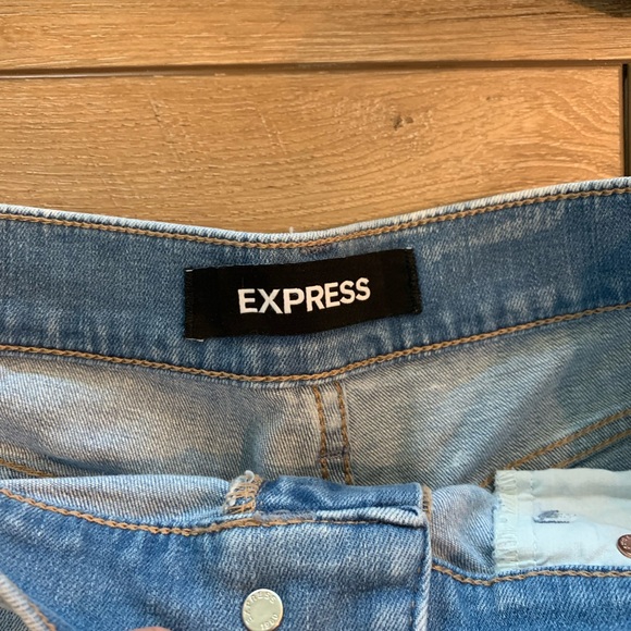 2 Pairs of Express Mid Rise Jean Shorts - Picture 5 of 7
